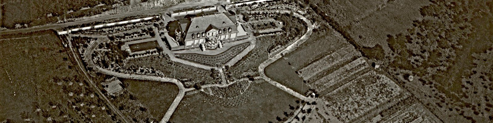 1924 Luftbild der neu entstandenen Villa Langhammer 1924_00_00_01_Luftbild_05_neu.jpg