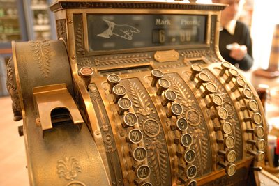 Foto: Adobe Stock/Katja Wickert historische Ladenkasse