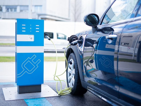 Ladestation, Foto: AdobeStock/WellnhoferDesigns Ladestation